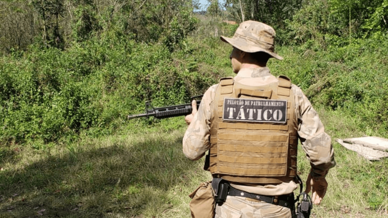 Foragido condenado é preso após fuga pelo meio da mata
