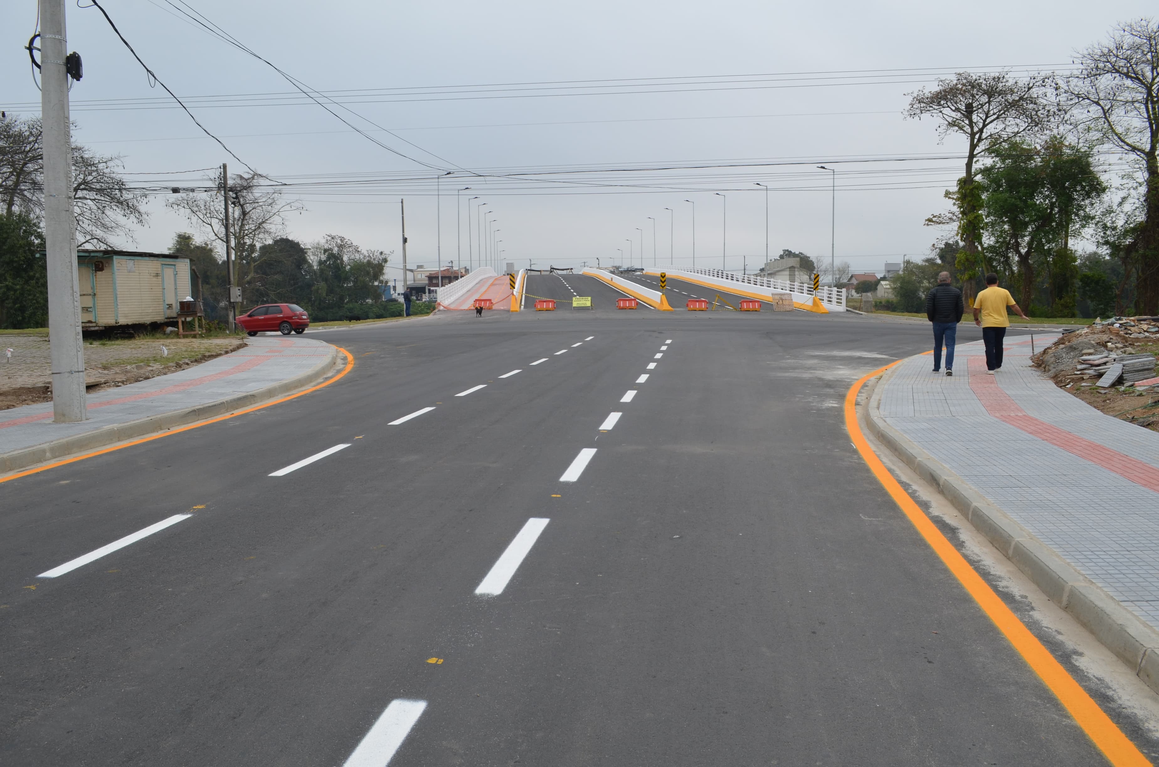 Ruas de acesso à nova ponte de Tubarão recebem sinalização e faixas de pedestres