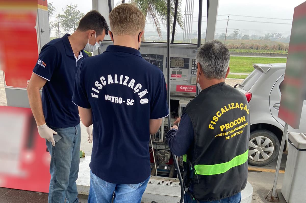 Quatro postos de combustíveis são fiscalizados e nenhuma regularidade é encontrada