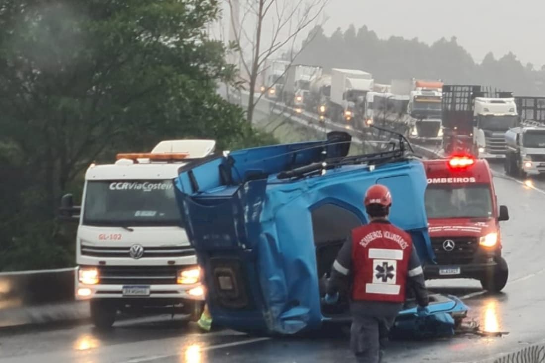 Acidente na BR-101 causa lentidão