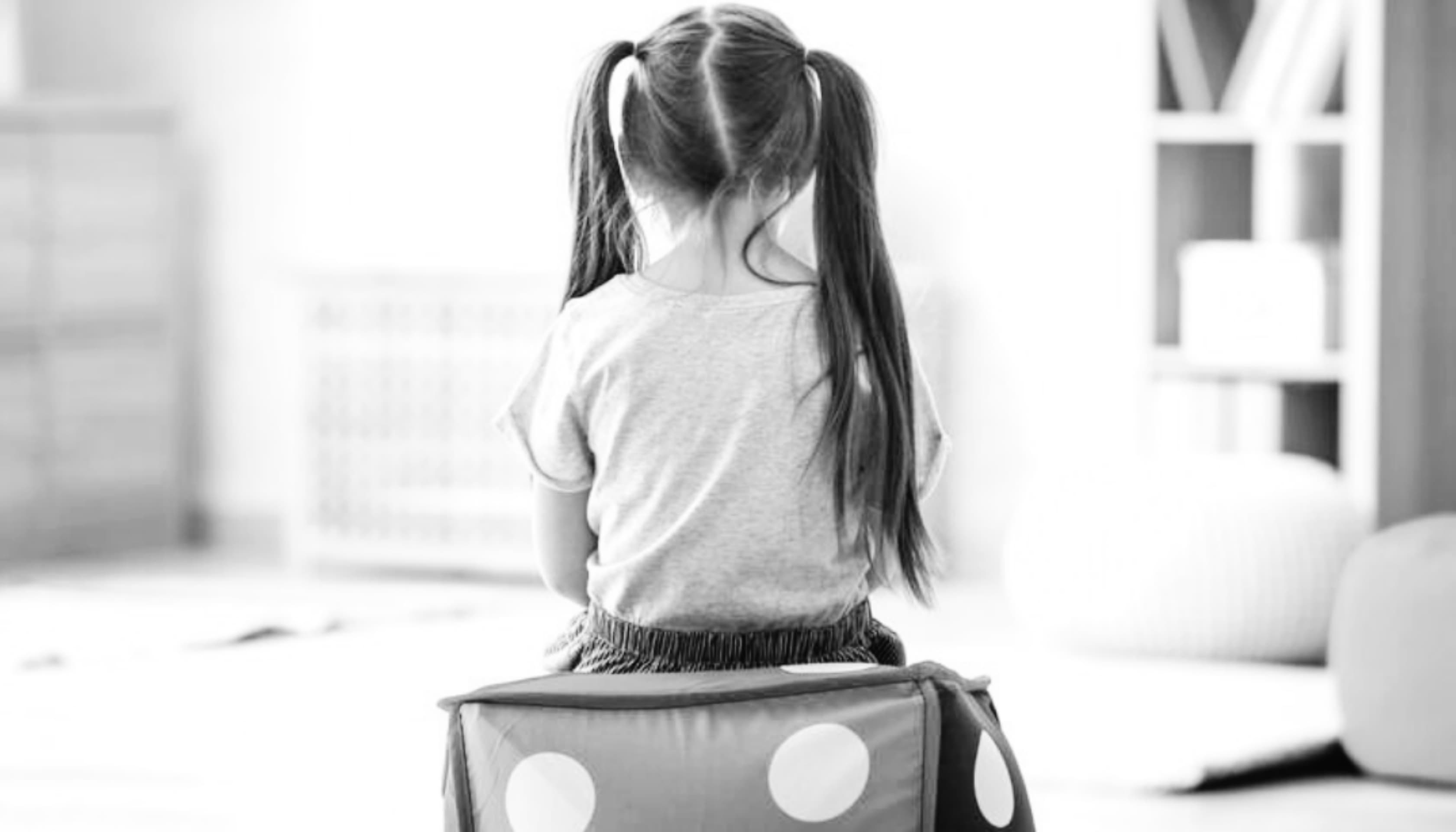 Criança de 8 anos que ficava sozinha em casa é resgatada pela polícia