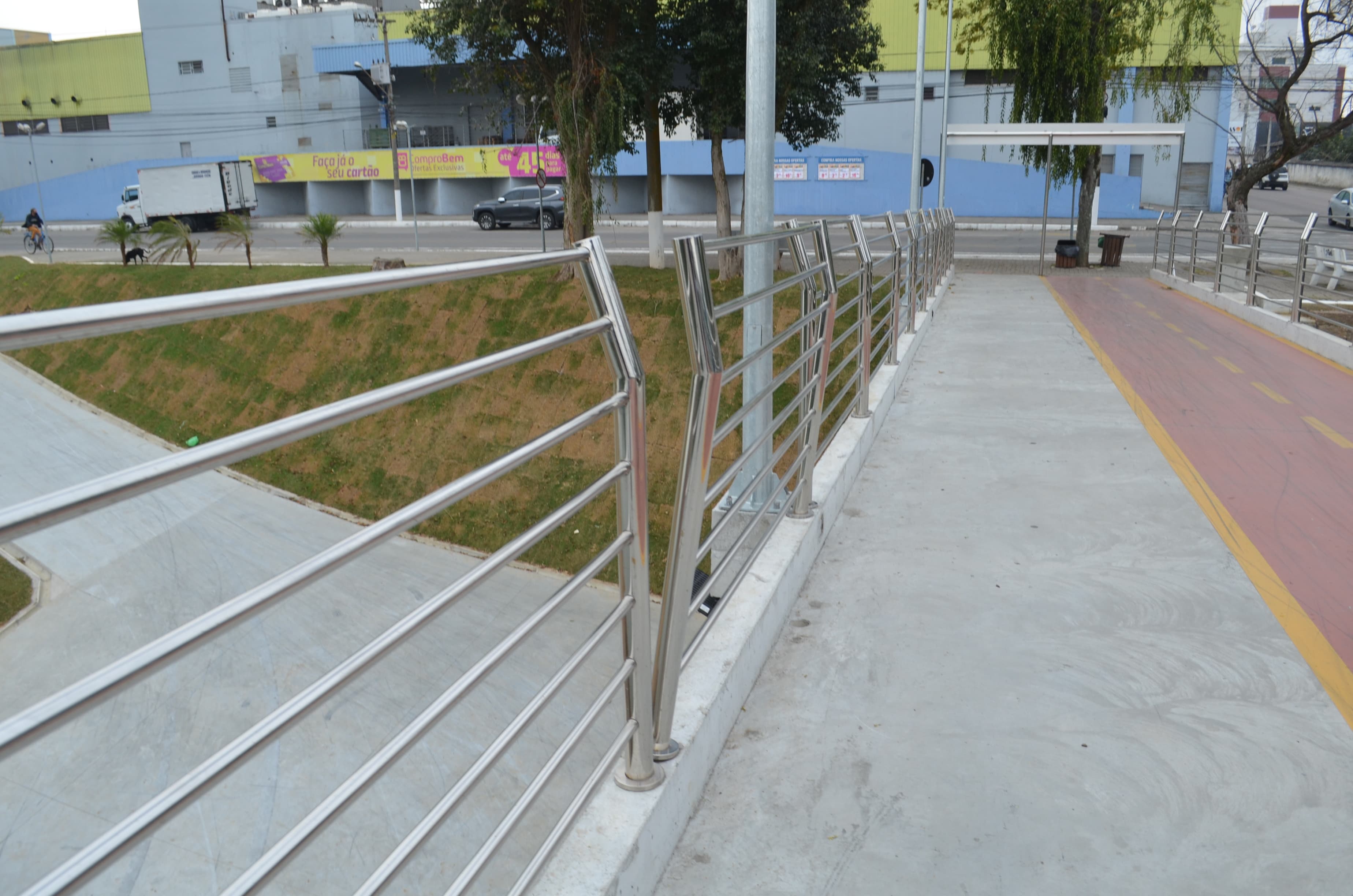 Passarela Ângelo Antônio Zaboti é alvo de vandalismo