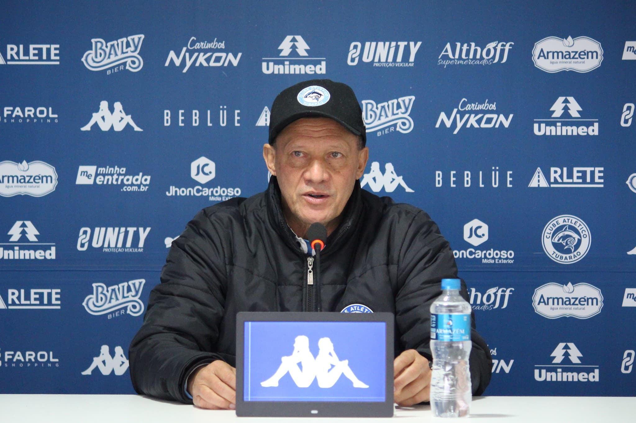 "Até segunda ordem, Tubarão vai fechar as portas", afirma técnico Abel Ribeiro