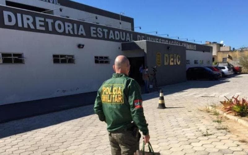 MP denuncia 14 pessoas pela compra dos 200 respiradores em SC