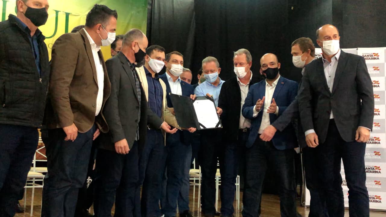 Em Tubarão, Moisés assina repasses na casa de R$ 131 milhões para a região