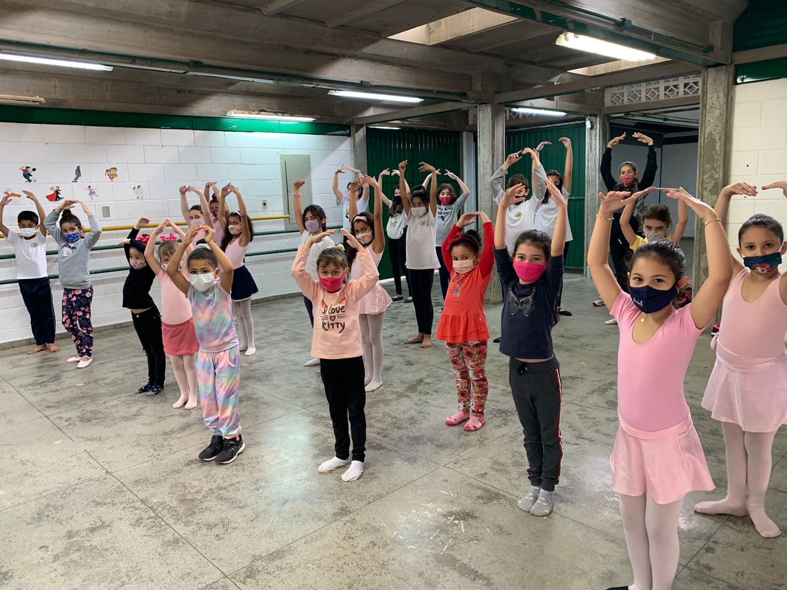 Após quase dois paradas, aulas da balé voltam em Tubarão