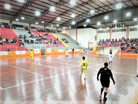 Capivari de Baixo libera público nas praças esportivas