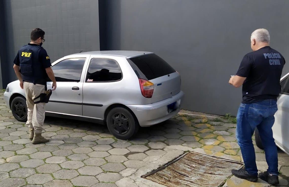Carro roubado no Rio Grande do Sul é recuperado em Tubarão