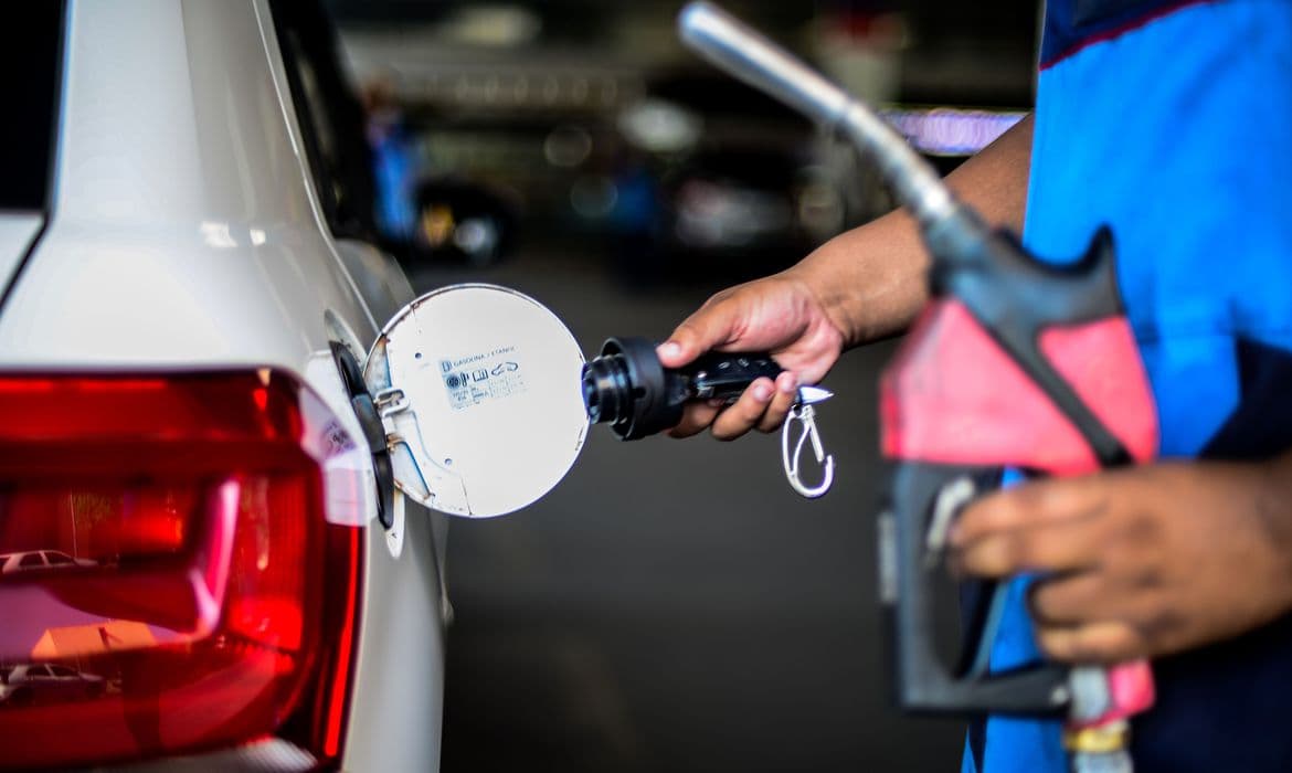 Preço do litro da gasolina pode ter mais de R$ 1 de diferença nos postos de Tubarão
