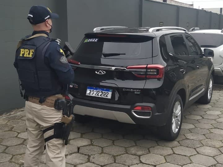 Carro alugado em Goiás e não devolvido é recuperado em Tubarão