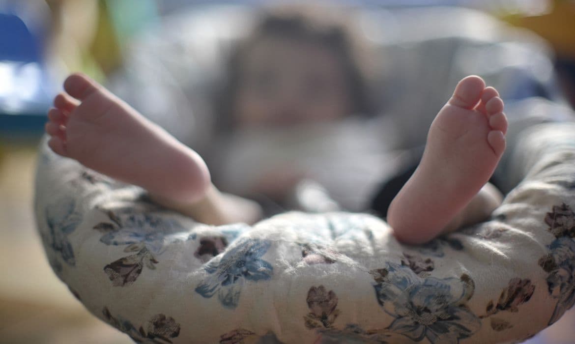 Pandemia teve impactos diretos para bebês e crianças, indica estudo