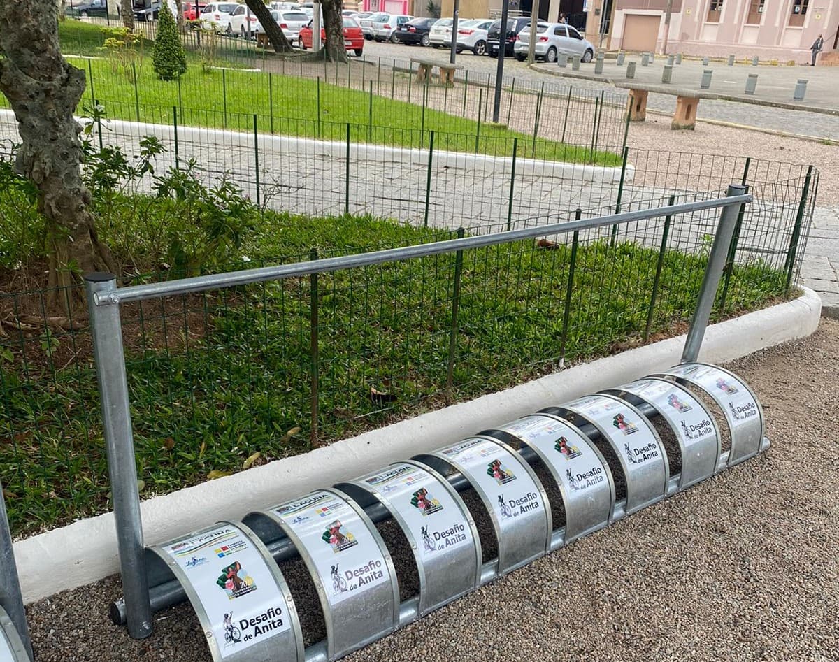 Novos bicicletários são instalados em pontos turísticos de Laguna