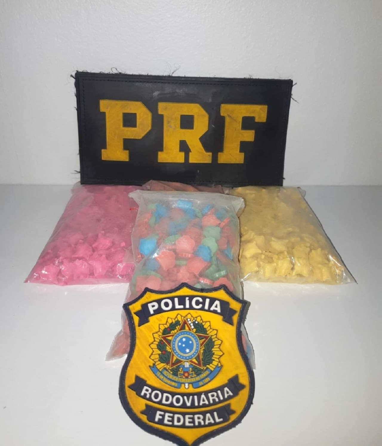 Quatro pessoas são presas com comprimidos de ecstasy escondidos nas roupas íntimas