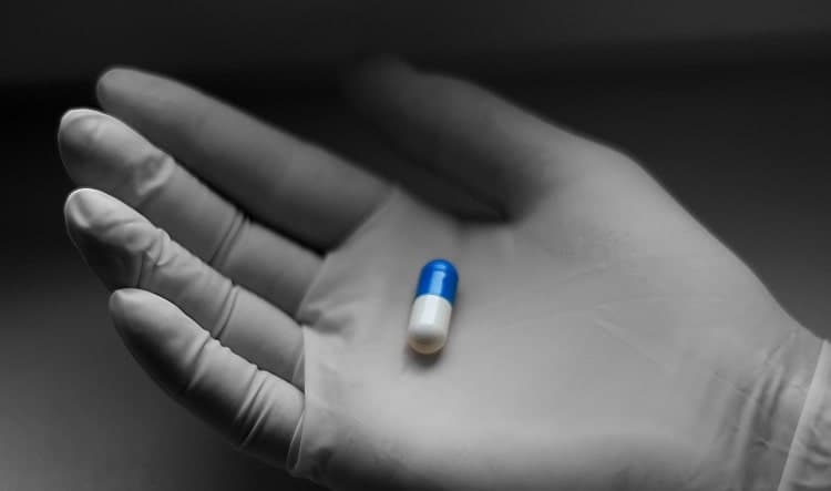 Pfizer garante que pílula antiviral reduz em 89% risco de morte por covid