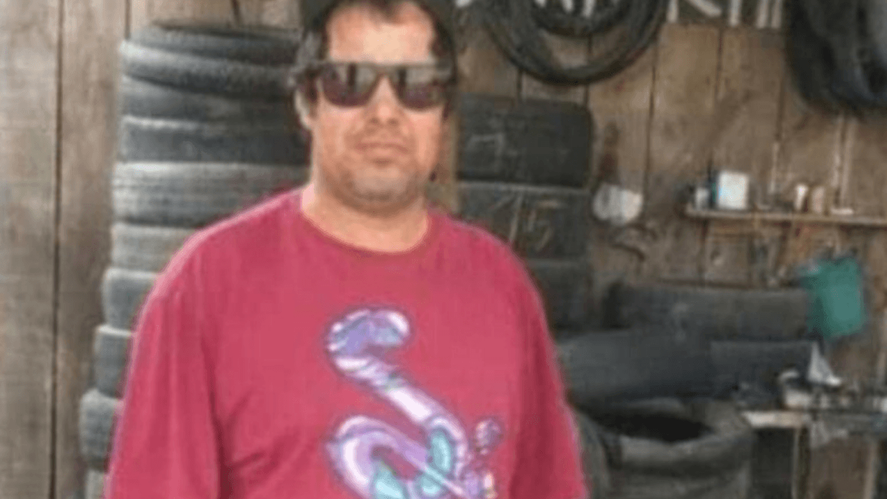 Borracheiro morre após ser atingido por pneu em Laguna