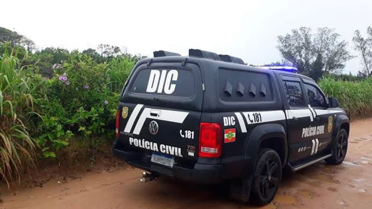 Mulher é presa suspeita da praticar diversos crimes em Tubarão