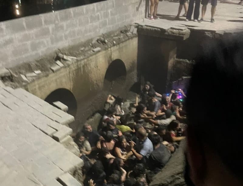 Feridos na queda de estrutura em Joinville recebem alta do hospital