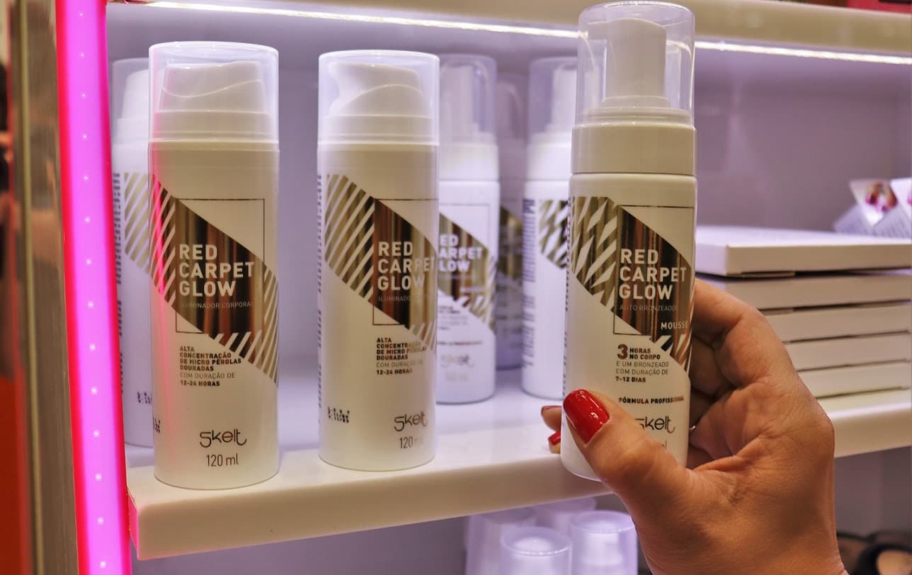 Com o verão chegando, cresce a busca por produtos que deixam a pele bronzeada