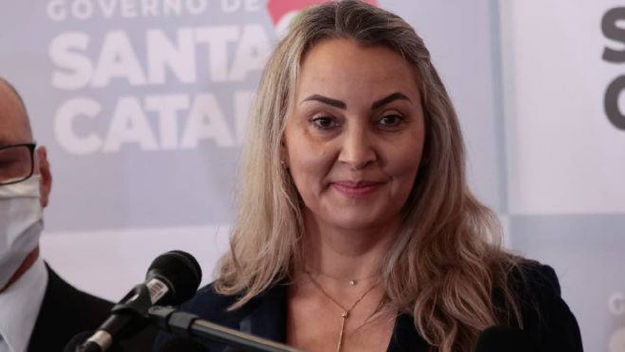 Vice-governadora Daniela Reinehr se envolve em acidente de carro