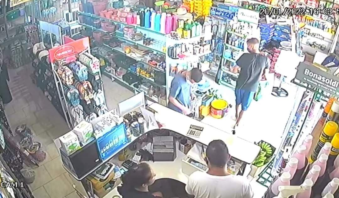 Agropecuária é assaltada por três bandidos armados