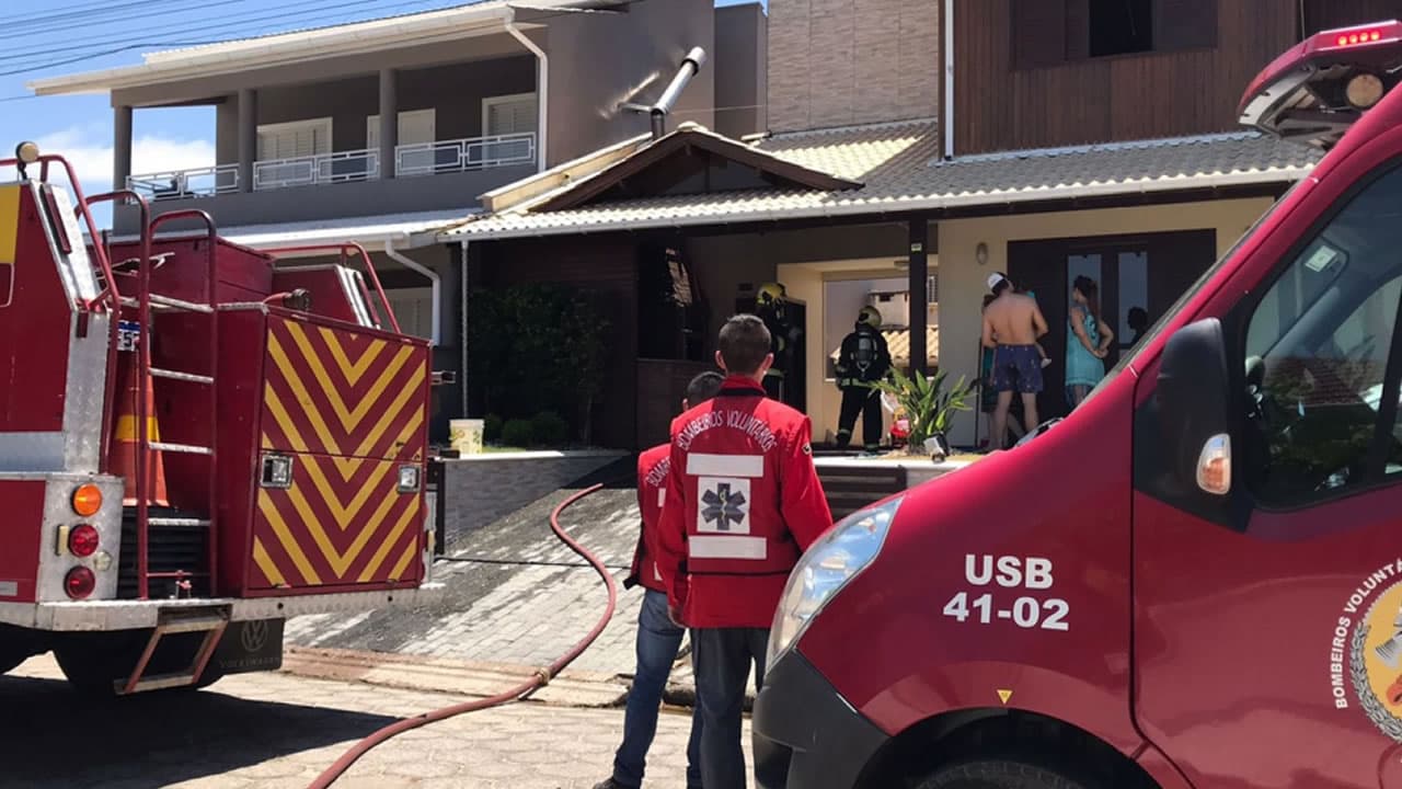 Superaquecimento de churrasqueira causa princípio de incêndio