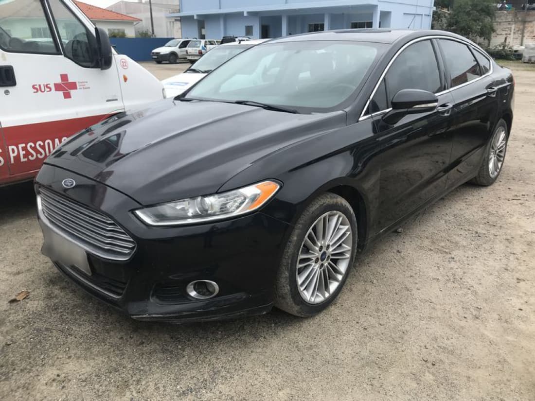 Carros e sucatas estão em leilão em Imbituba