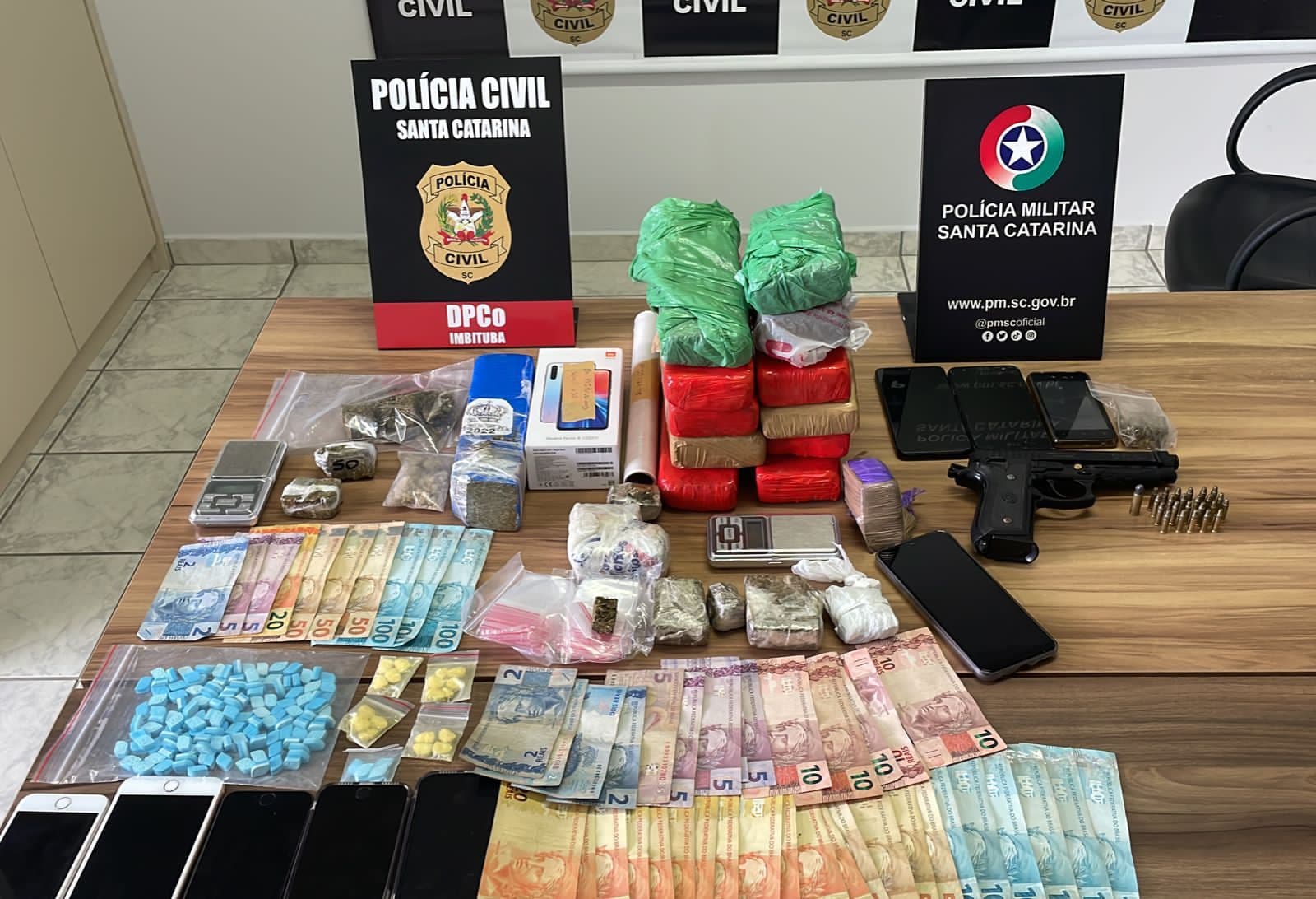 Seis quilos de maconha, 152 comprimidos de ecstasy e munições são apreendidos em Imbituba