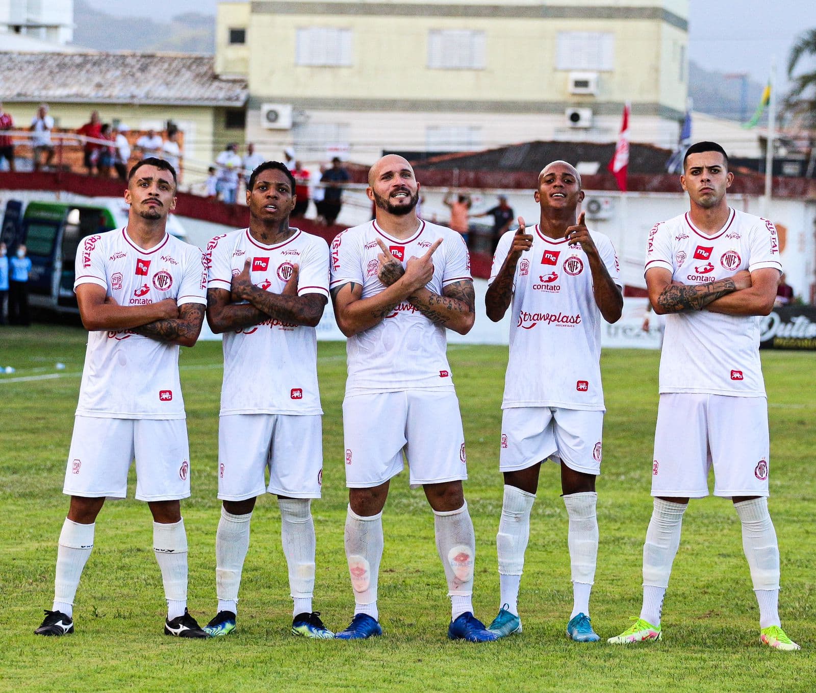 CATARINENSE: Hercílio Luz goleia a Chapecoense e reassume a liderança