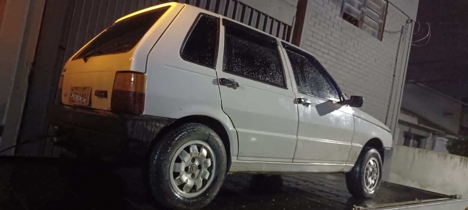 Mercado e bar de Tubarão são assaltados por grupo de criminosos armado