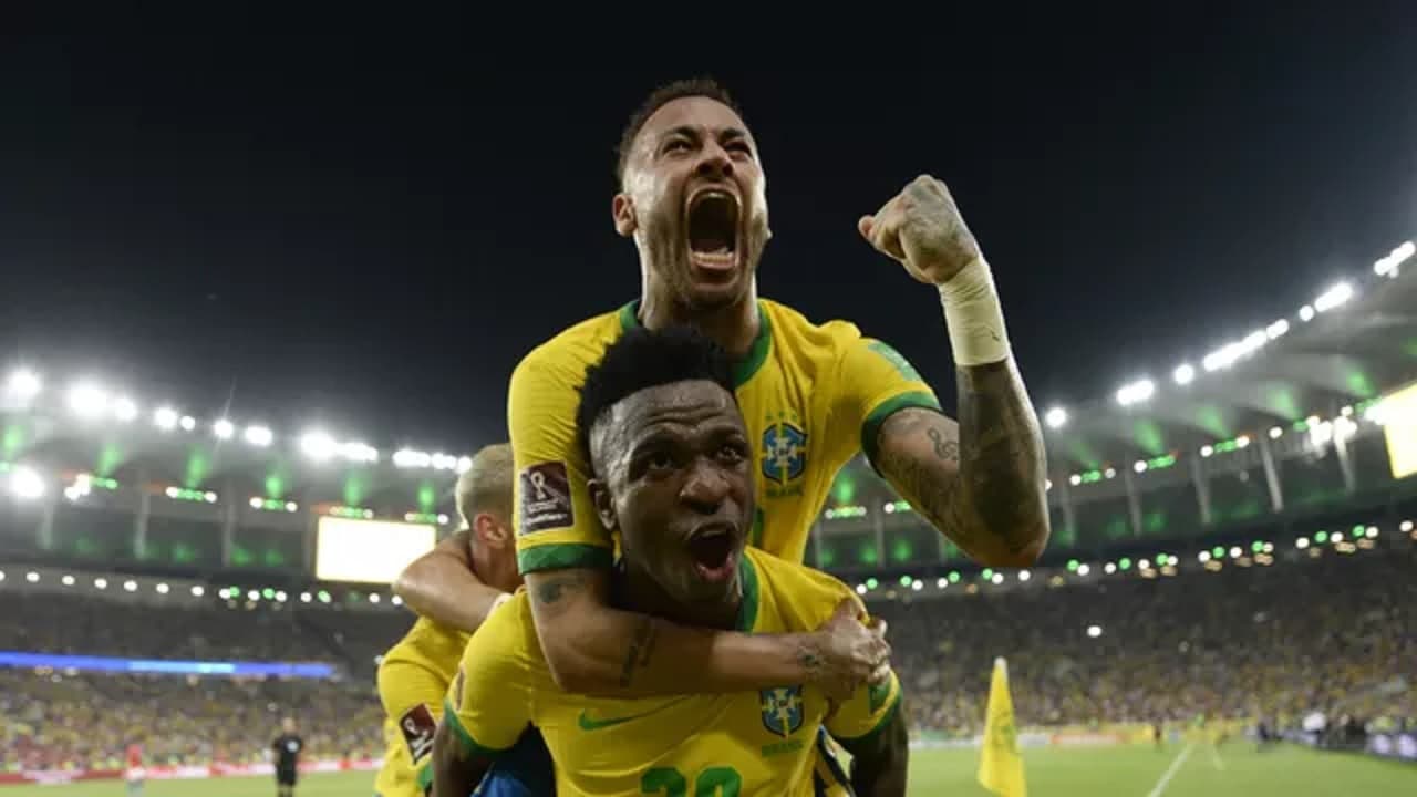 ELIMINATÓRIAS: Brasil goleia o Chile e faz festa no "até logo" do Maracanã