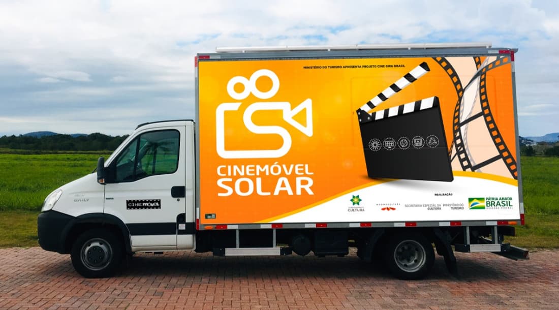 Cinema itinerante promove sessões gratuitas em Tubarão