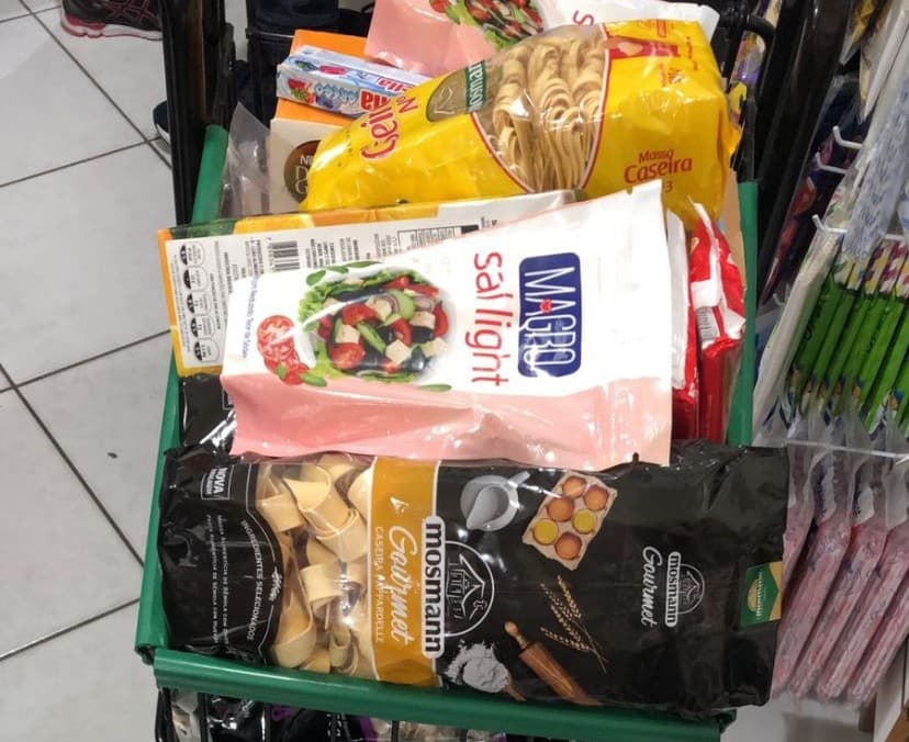 Produtos com validade vencida são apreendidos em mercado