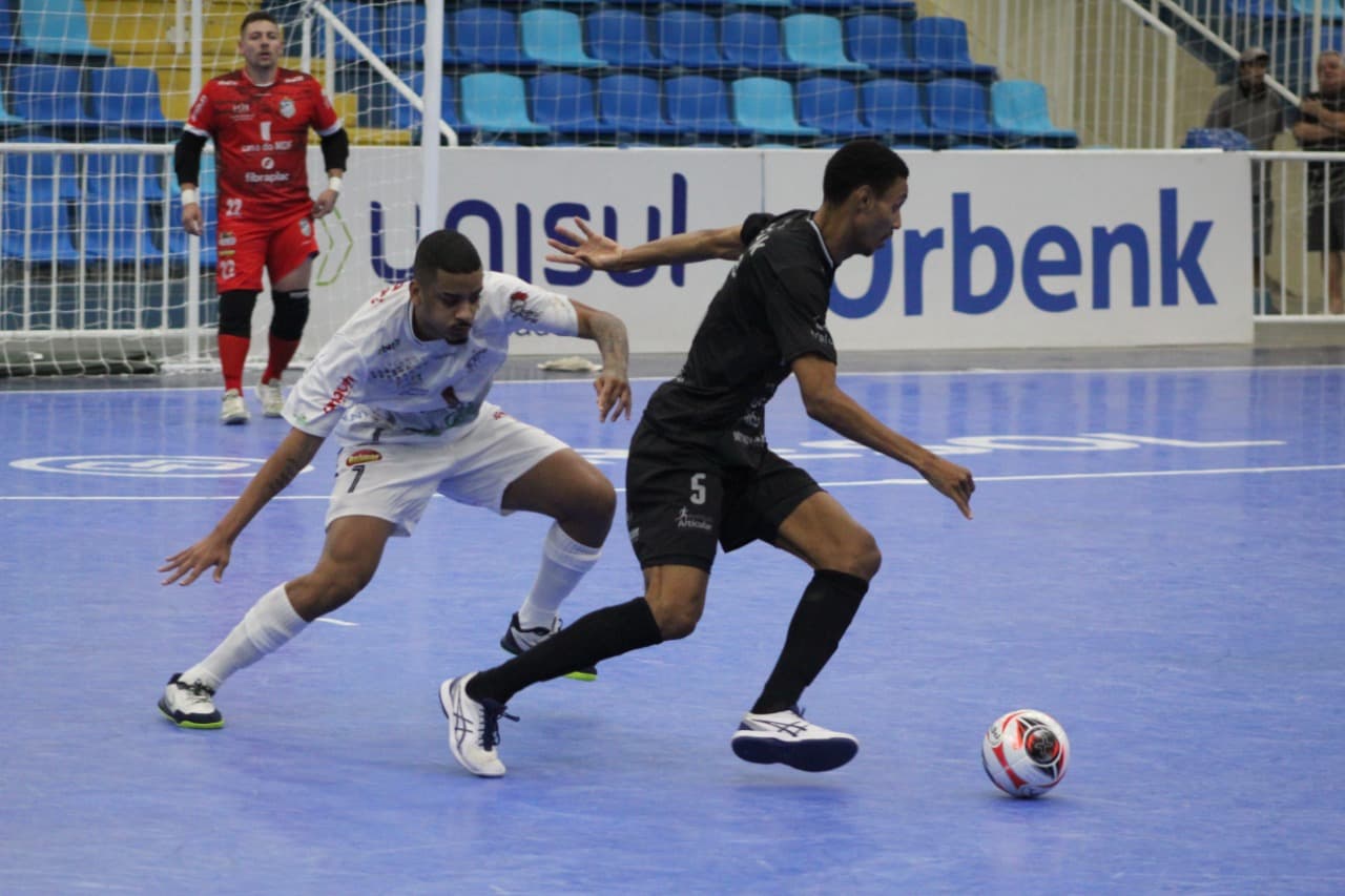 ESTADUAL: De virada, Tubarão Futsal vence na estreia