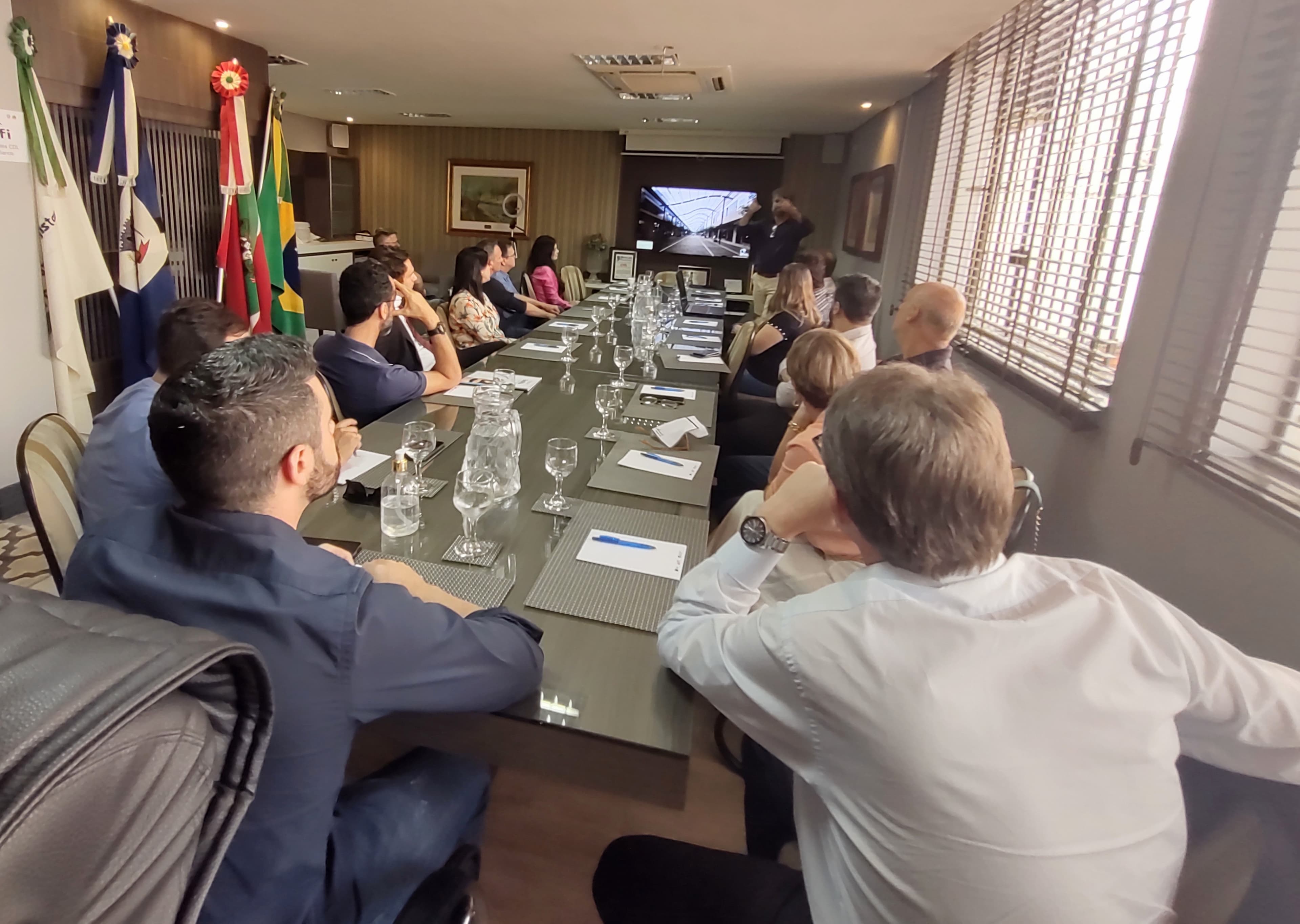 Projeto da Rua Coberta é apresentado aos diretores da CDL