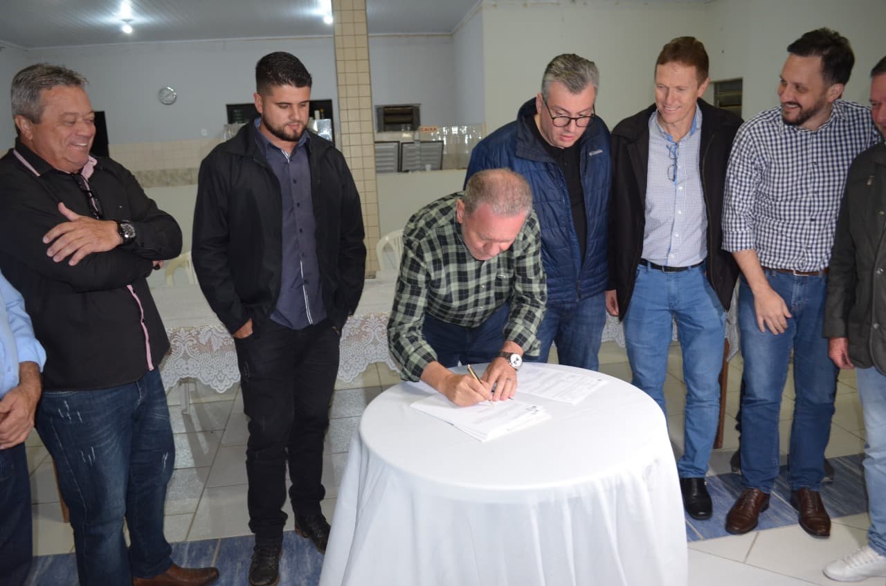 Ordem de serviço para pavimentação da Estrada Geral de Congonhas é assinada