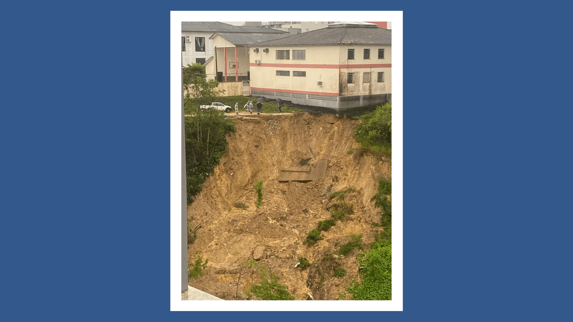 Escola de Orleans é interditada após deslizamento