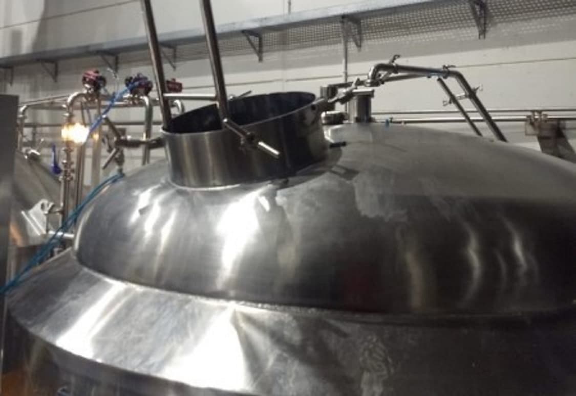 Homem morre após entrar em tanque de cerveja vazio