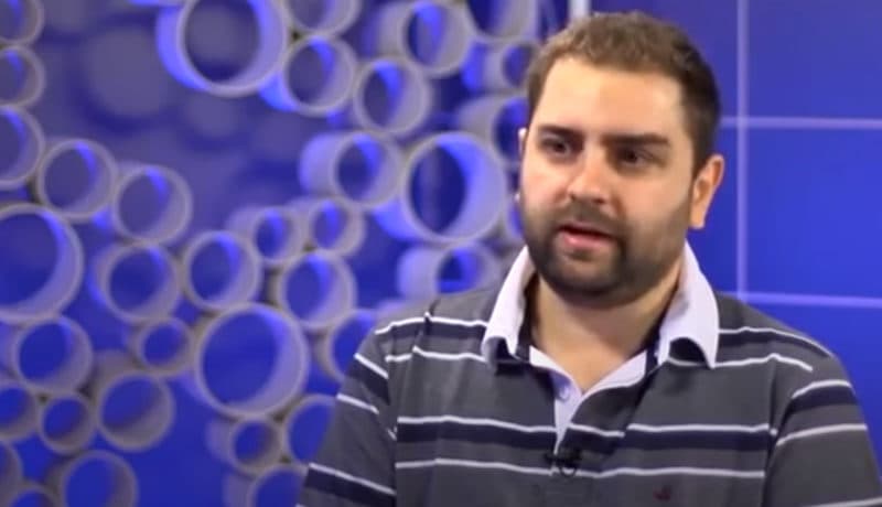 Foi assaltado e apoiou os ladrões