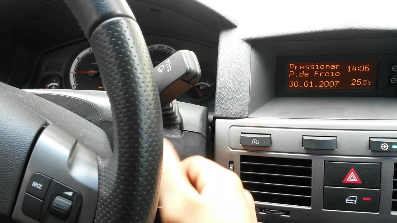 Homem deixa chave na ignição e carro é roubado