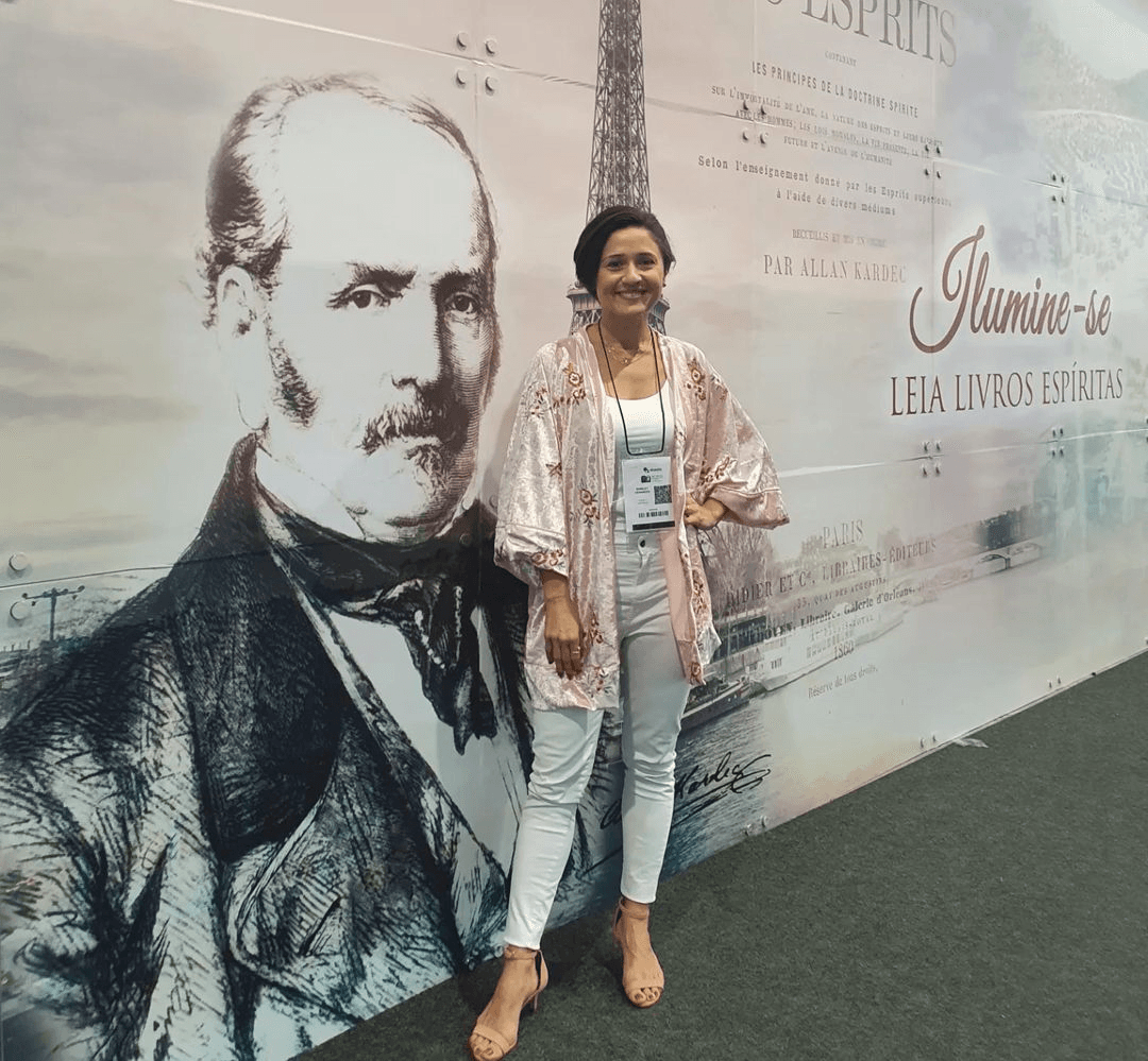 Tubaronense lança livro na Bienal de São Paulo