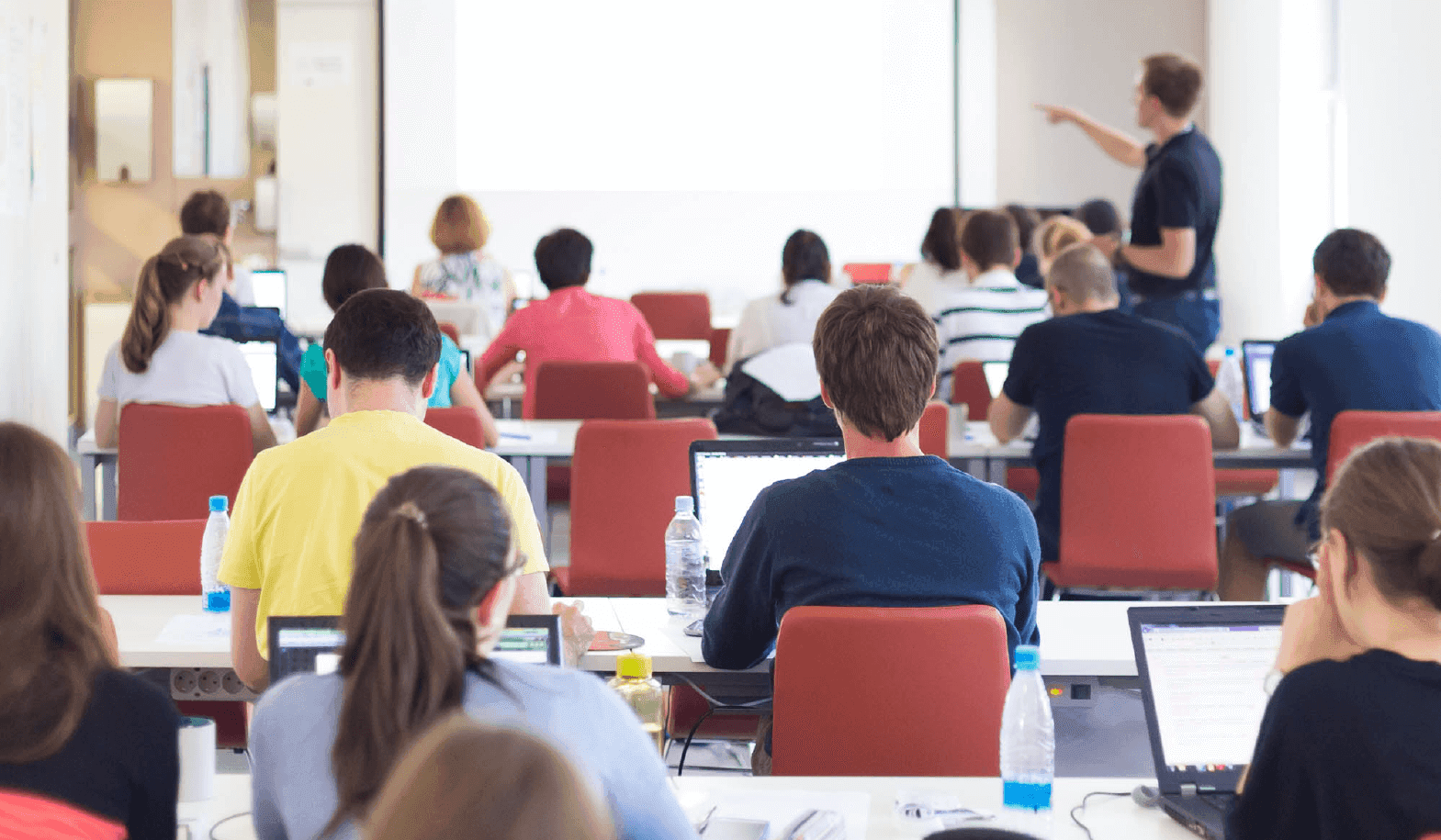 Estudantes do ensino superior podem se inscrever para receber bolsas universitárias