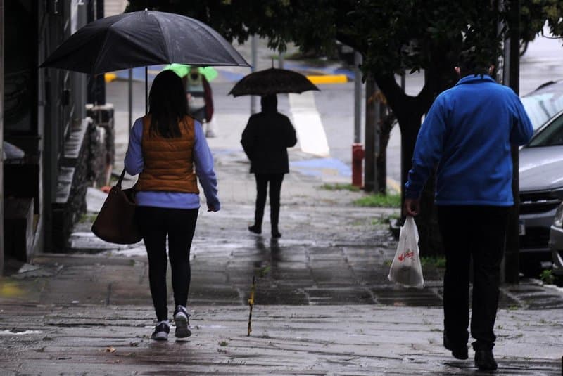 Temporais isolados com fortes rajadas de vento antecedem frio intenso em SC