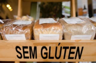 Estabelecimentos são notificados por falta de sinalização da presença de glúten em alimentos