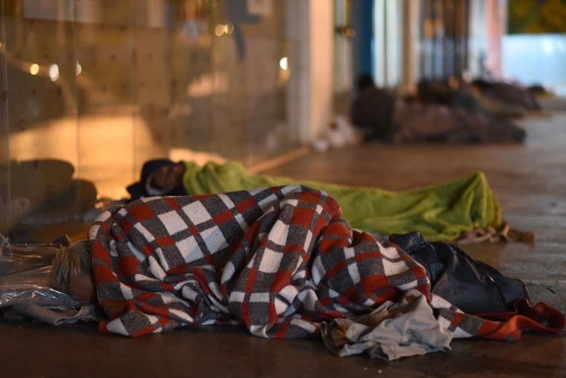 Laguna realiza operação para abrigar moradores de rua