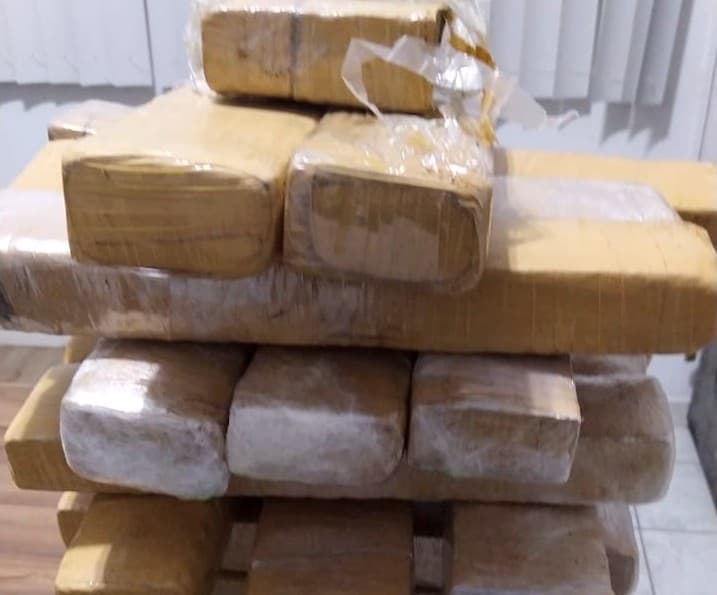 Passageiro de ônibus é preso com mais de 18 quilos de maconha