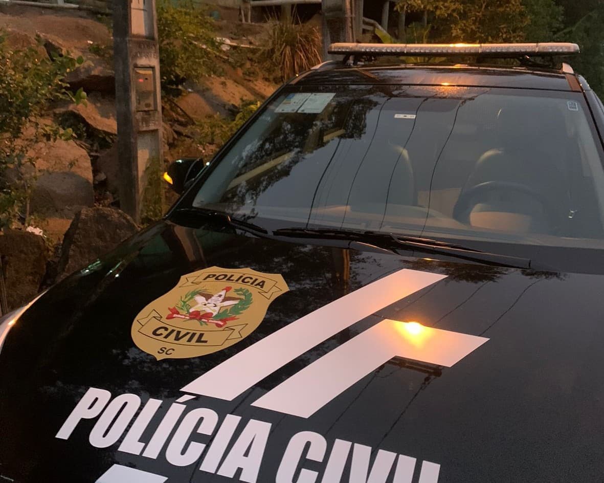 Adolescente recrutou traficantes que atiraram em família de Tubarão