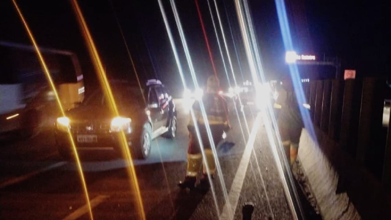 Mulher morre ao tentar atravessar BR-101, em Laguna