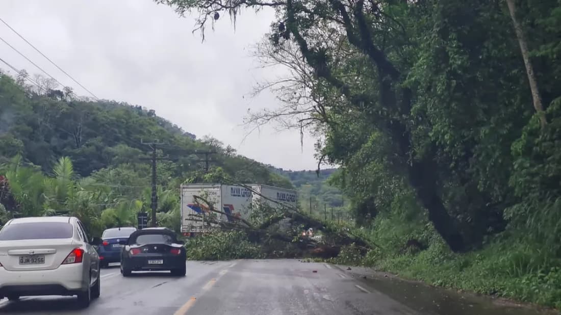 Trabalhos são realizados para evitar novos deslizamentos na Serra do Rio do Rastro