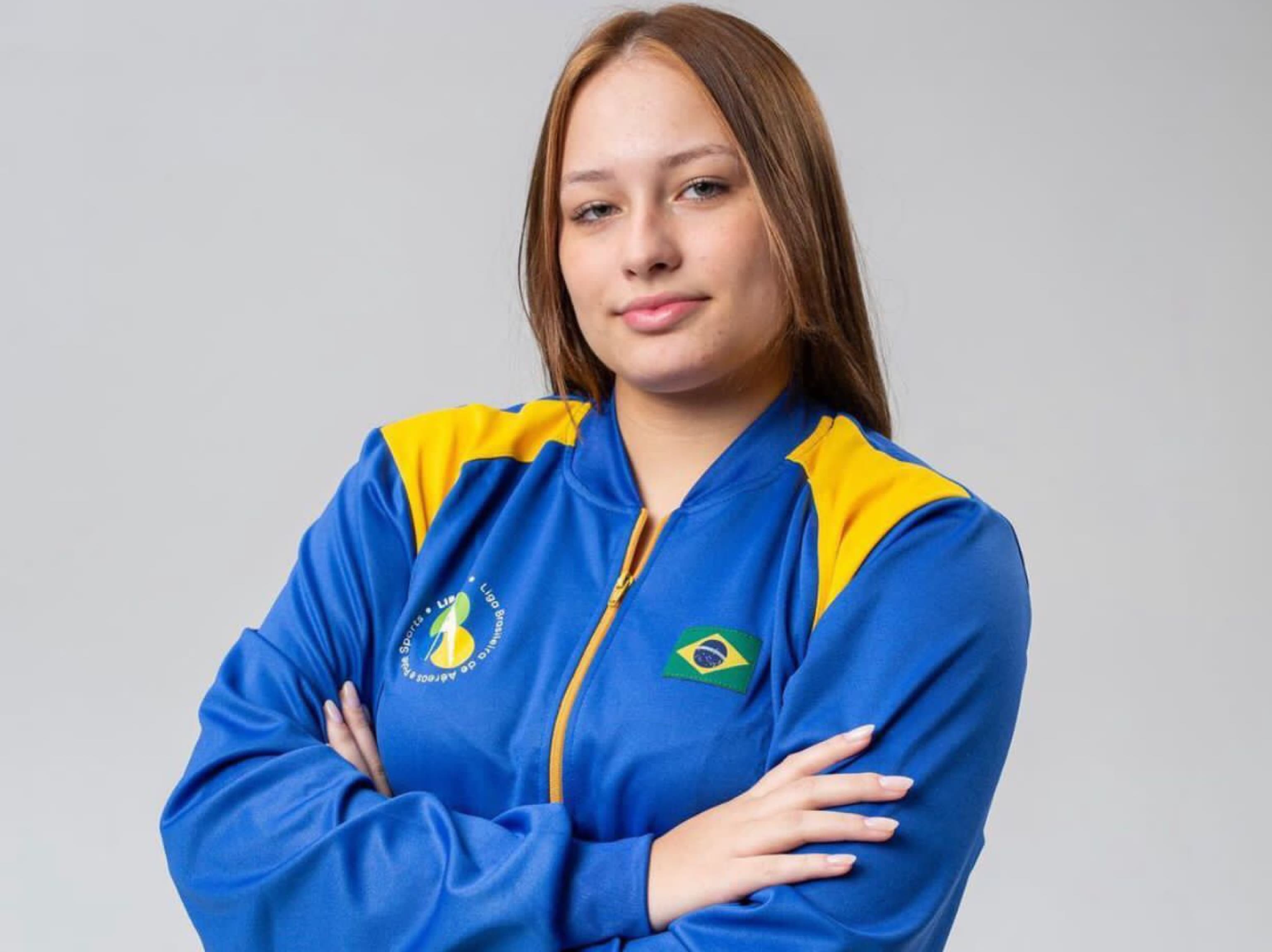 Adolescente de Tubarão é prata no Mundial de Pole Sports