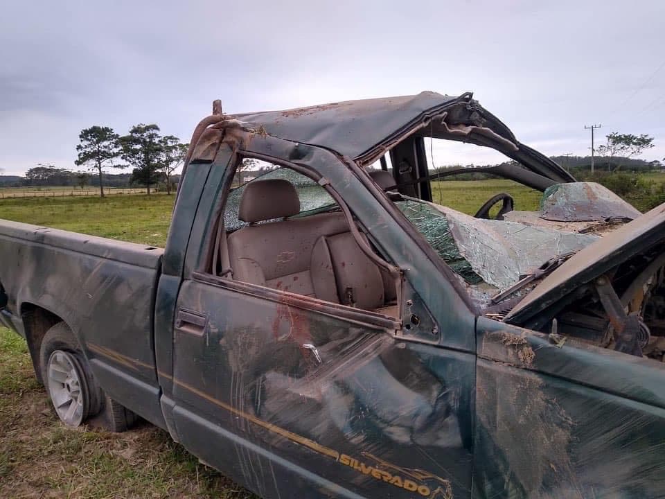 Motorista morre após ser arremessado para fora do carro